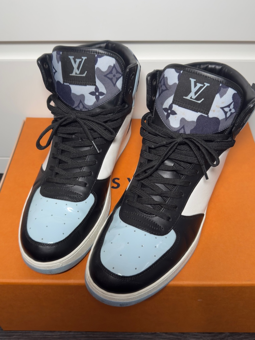 Louis Vuitton Rivoli High-Top trainers –AUTHENTIC